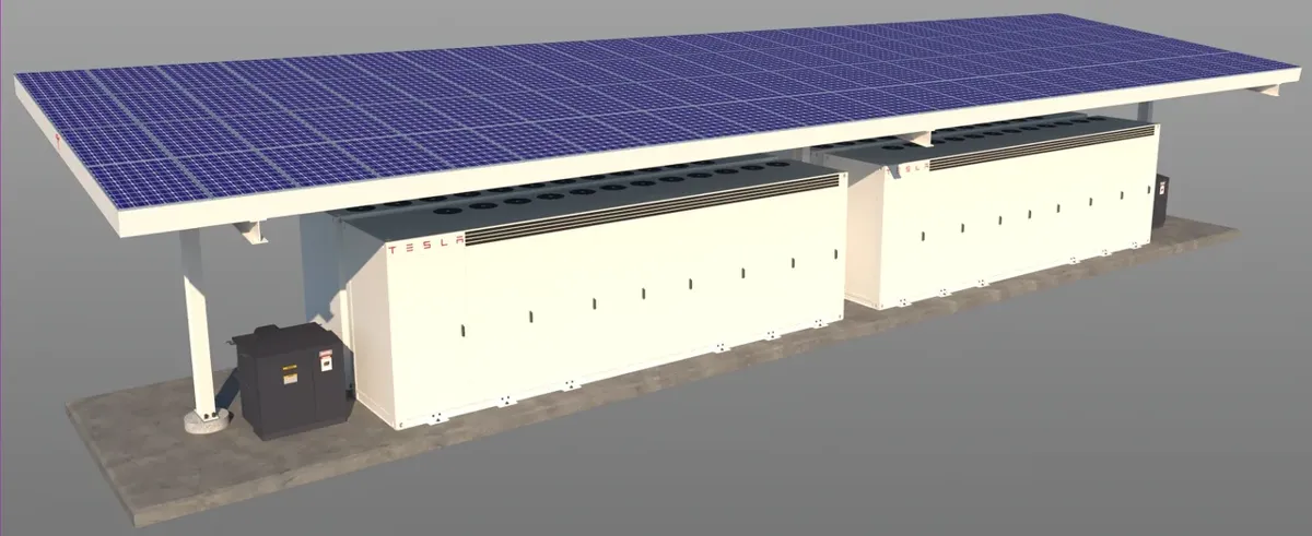 Četiri Tesla Megapacka ispod nadstrešnice sa solarnim panelima